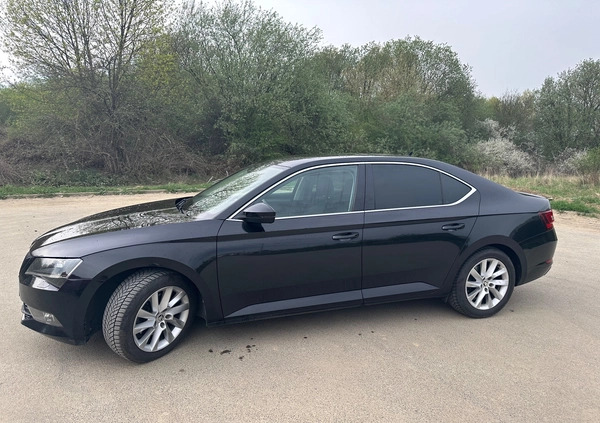 Skoda Superb cena 69000 przebieg: 150000, rok produkcji 2016 z Szczecin małe 37